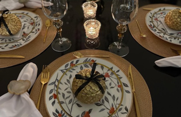 Mesa posta da Coleção Dourada